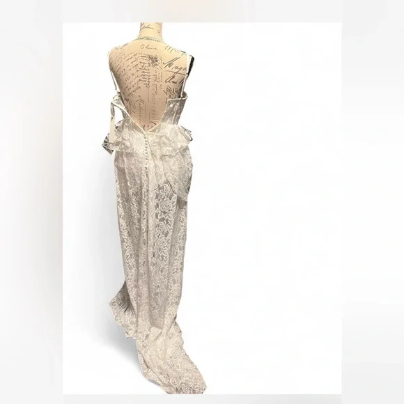 White gown - Picture 2 of 4